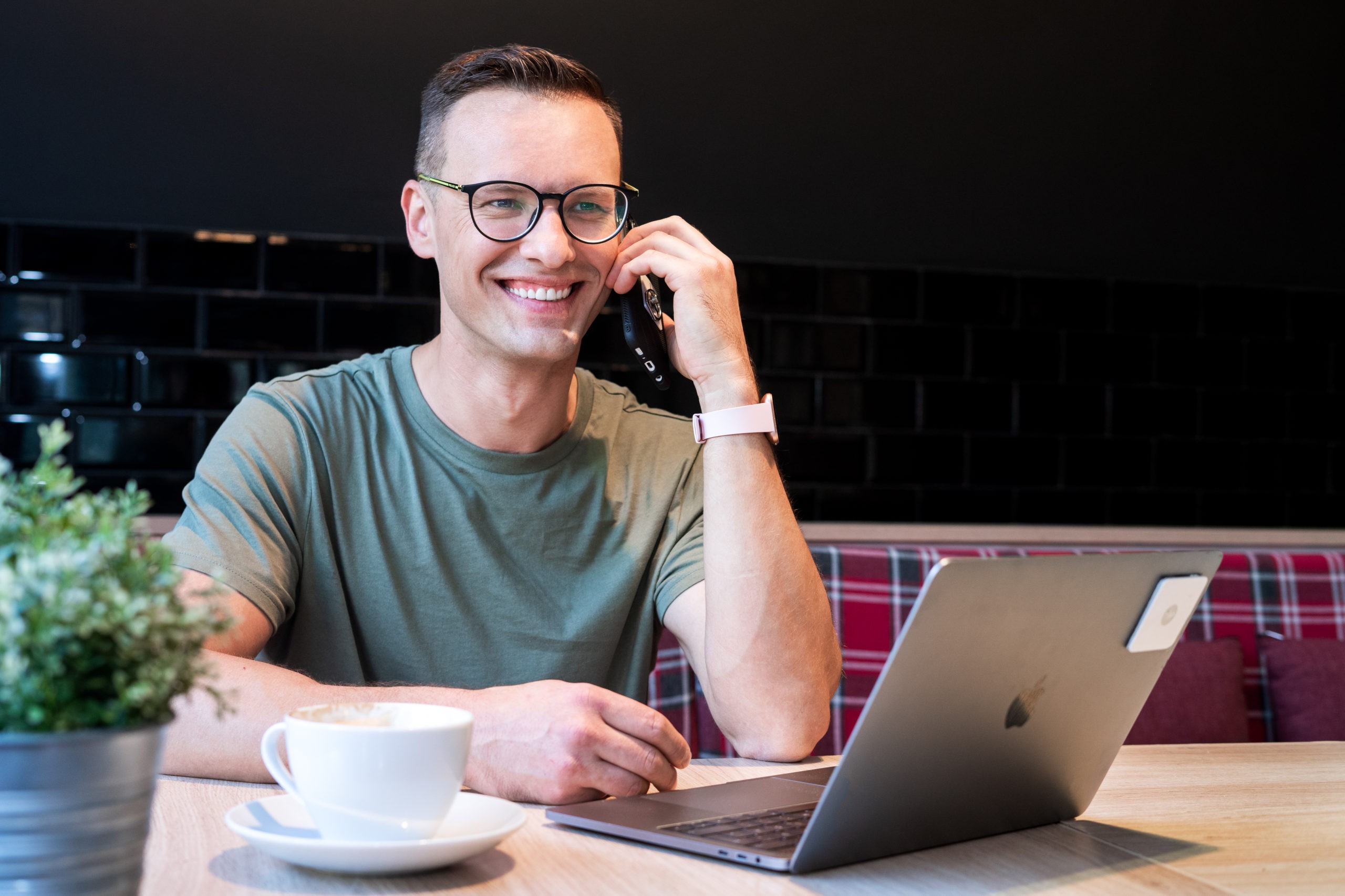 Man's face calling to talk about business intelligence